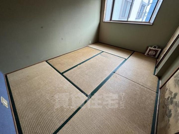 アール・アイ緑町の居間