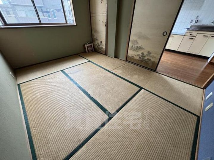 アール・アイ緑町の居間