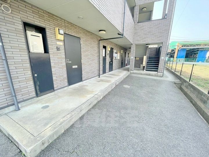 アンプルールフェールREALIFEの玄関