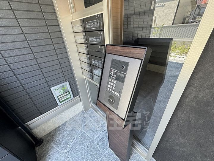 カリーノディモーラの玄関