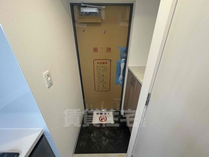 セオリー神戸ウエストゲートの玄関