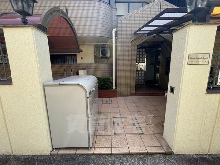 プロクシーフレンズ八事の玄関