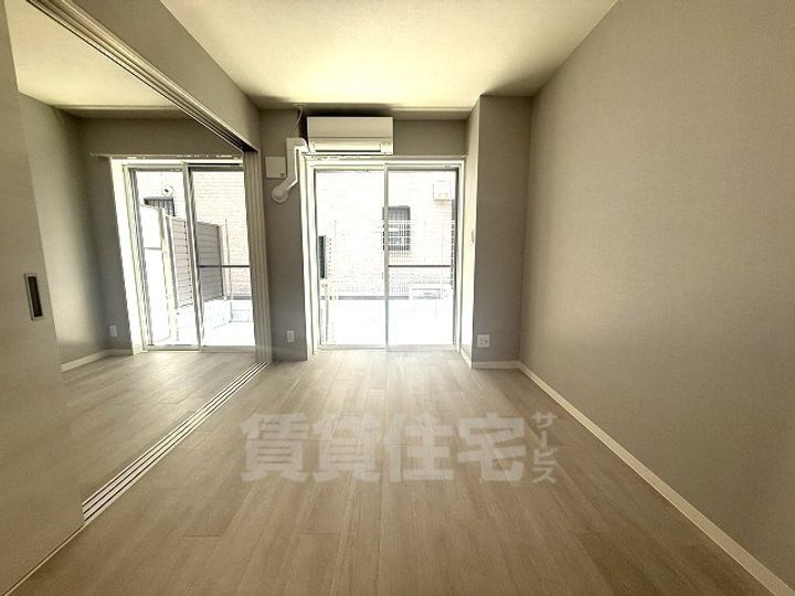 大阪府東大阪市神田町の賃貸マンションの居間