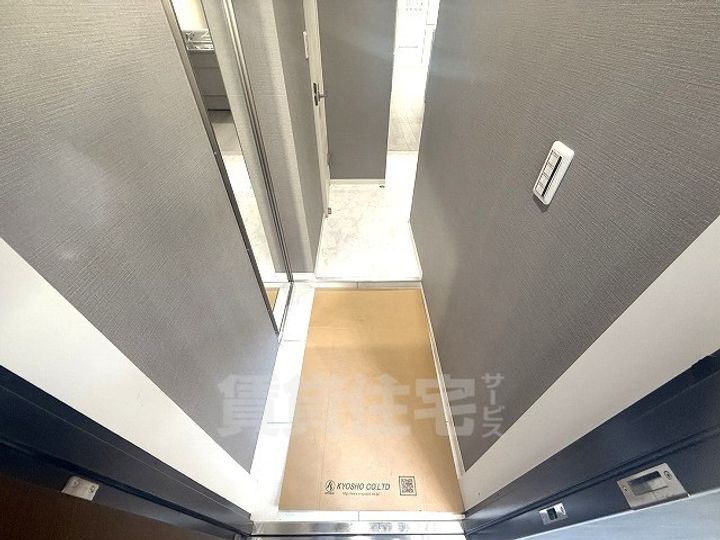 大阪府東大阪市神田町の賃貸マンションの玄関
