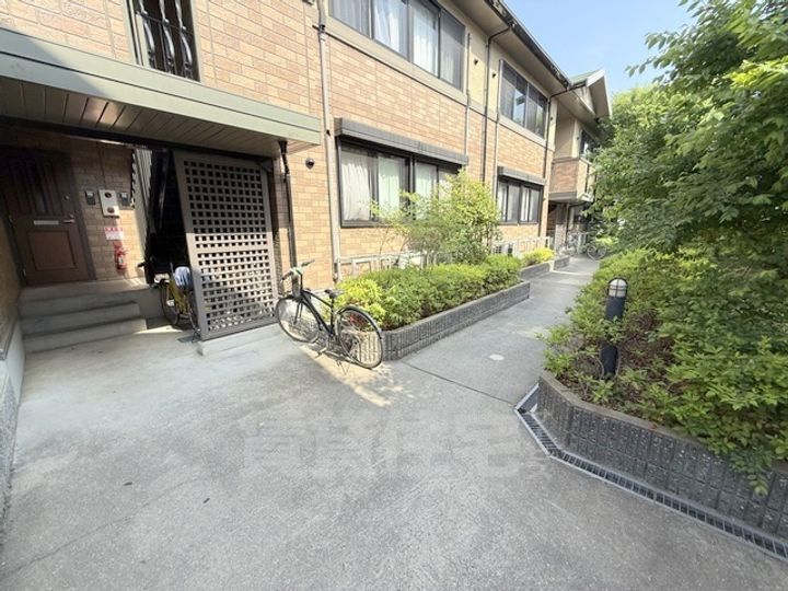 セジュール八尾南の玄関
