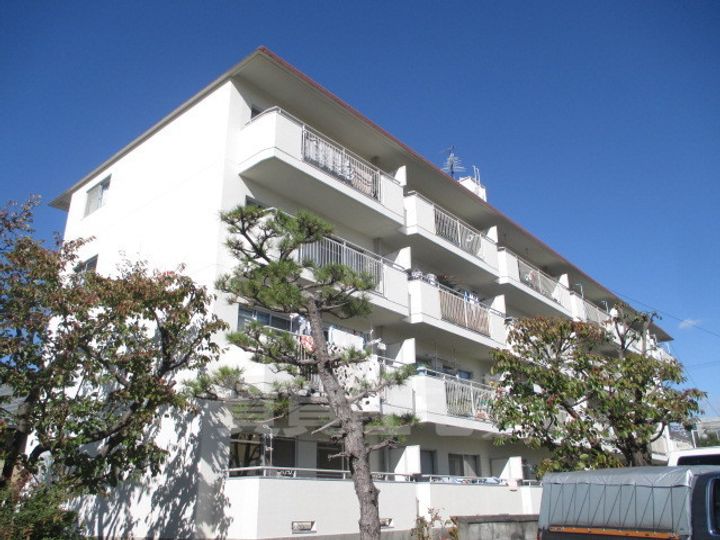 大阪府豊中市北桜塚4丁目の賃貸マンションの外観