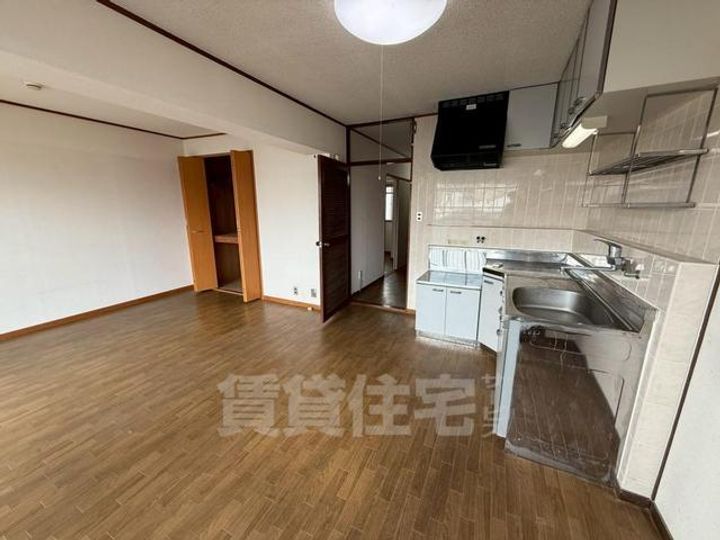 大阪府豊中市北桜塚4丁目の賃貸マンションの居間