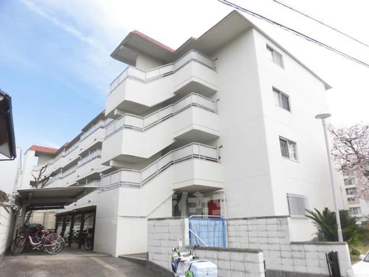 大阪府豊中市北桜塚4丁目の賃貸マンションの外観