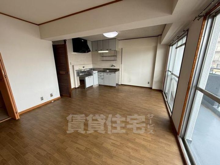 大阪府豊中市北桜塚4丁目の賃貸マンションの居間