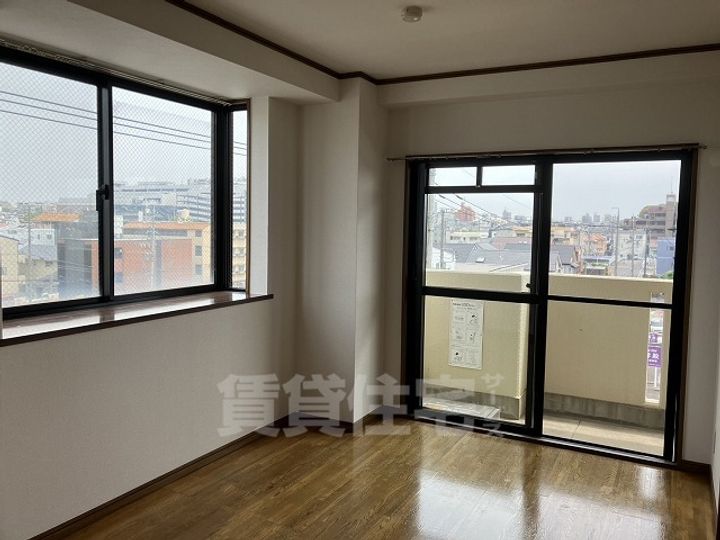 愛知県名古屋市瑞穂区妙音通3丁目の賃貸マンションの居間