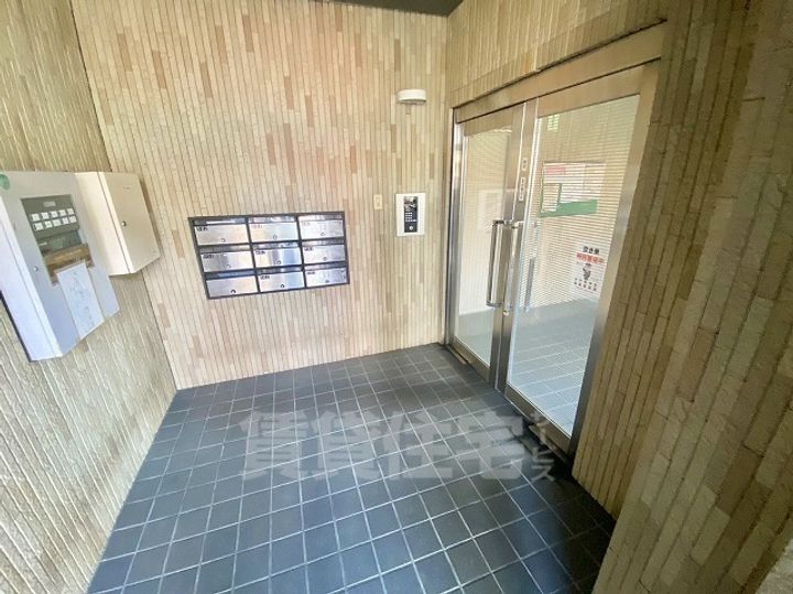 愛知県名古屋市瑞穂区妙音通3丁目の賃貸マンションの玄関