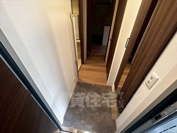 大阪府三島郡島本町桜井5丁目の賃貸アパートの玄関