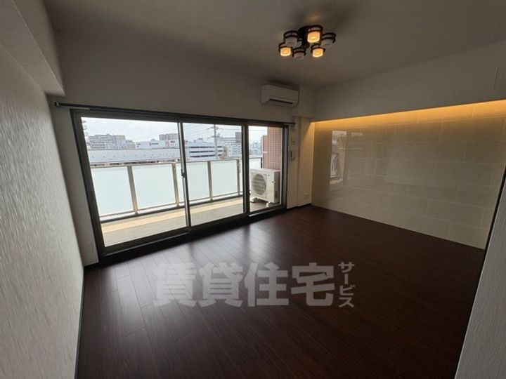 プレジオ三国EUROの居間