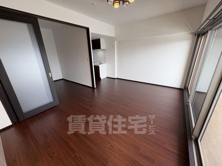 プレジオ三国EUROの居間