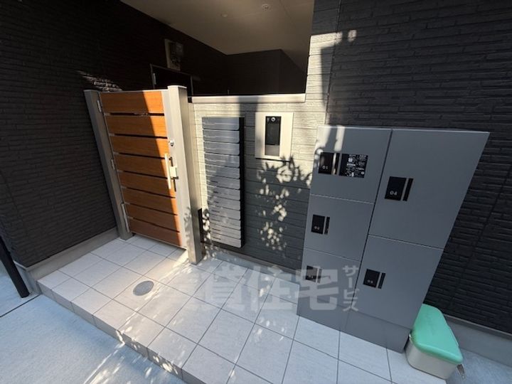 大阪府大阪狭山市池尻中1丁目の賃貸アパートの玄関