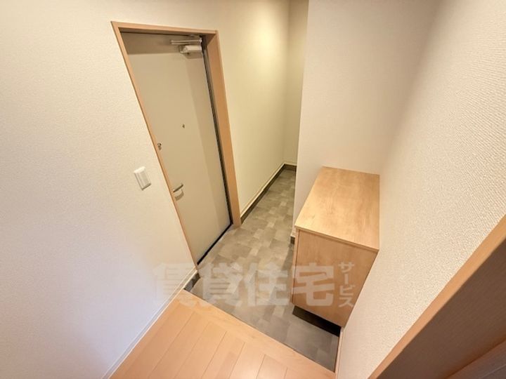 大阪府大阪狭山市池尻中1丁目の賃貸アパートの玄関