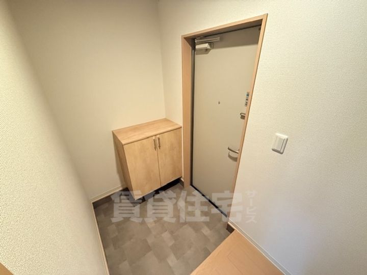 大阪府大阪狭山市池尻中1丁目の賃貸アパートの玄関