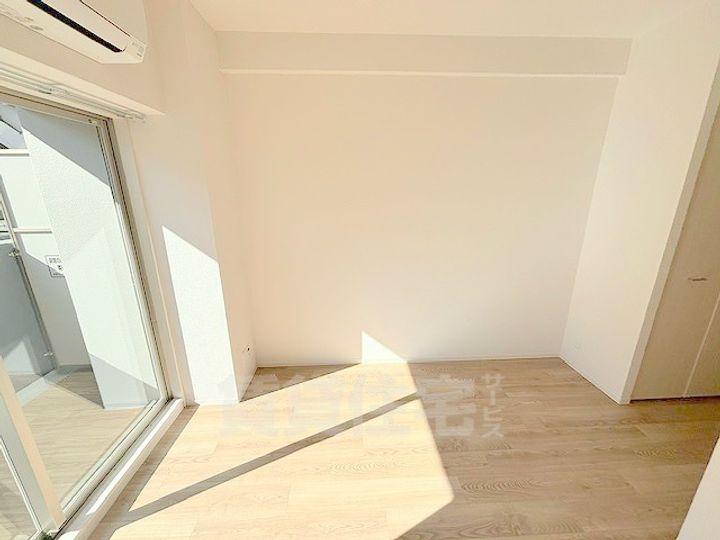 エスリード新大阪ザ・プレミアEASTの居間