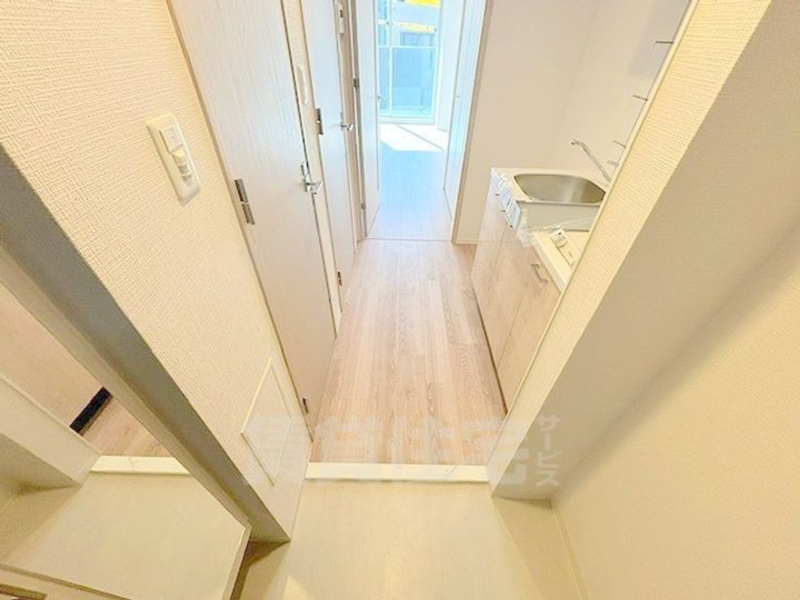 エスリード新大阪ザ・プレミアEASTの玄関