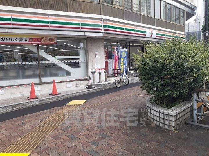 ラ・フュンフの周辺