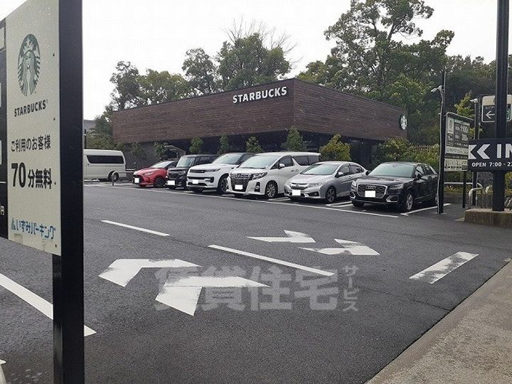 ラ・フュンフの周辺