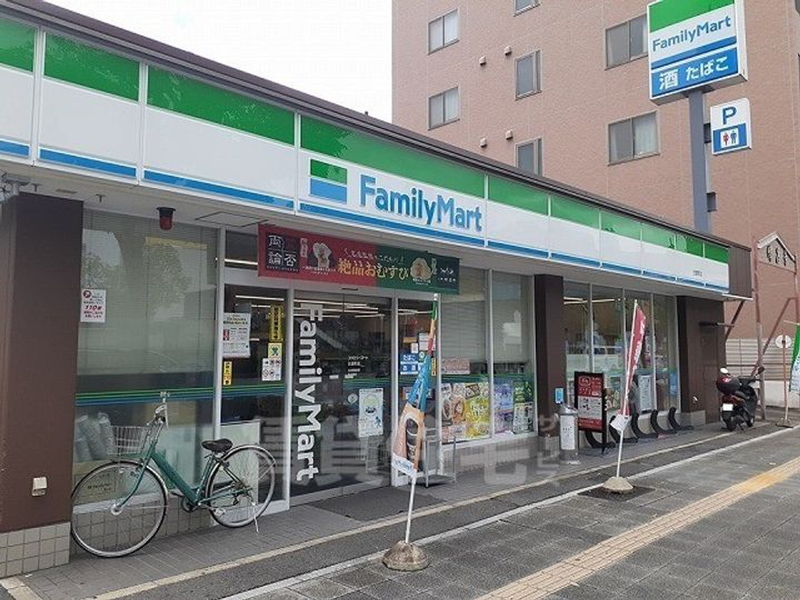 ラ・フュンフの周辺