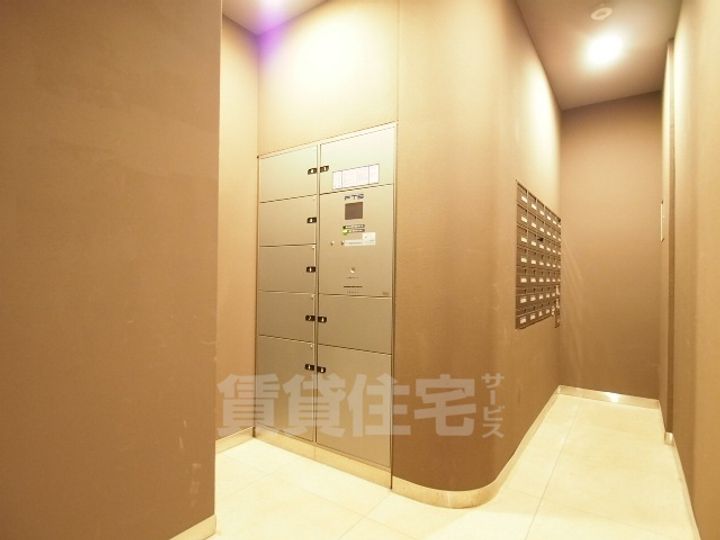 名駅アイサンメゾンの玄関