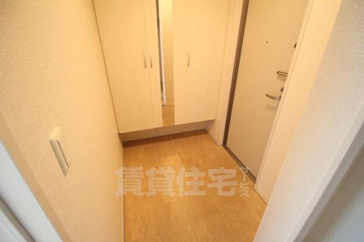 アークファイブの玄関