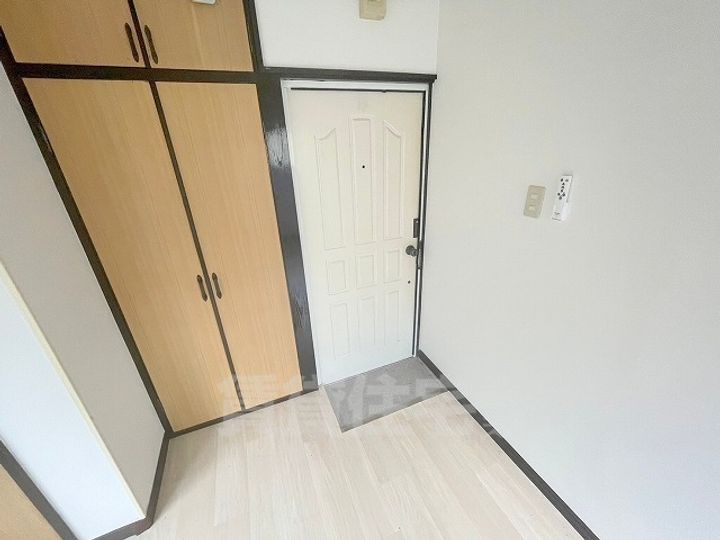 トモダハイツの玄関