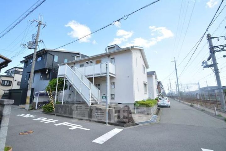 兵庫県伊丹市稲野町2丁目の賃貸アパートの外観