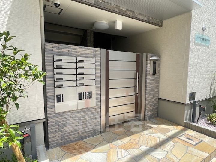 大阪府堺市堺区今池町2丁の賃貸アパートの玄関
