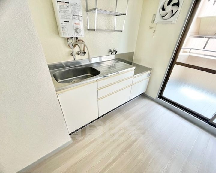 大阪府摂津市学園町2丁目の賃貸マンションのキッチン