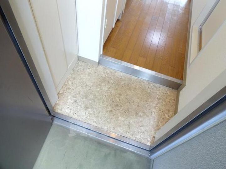 ラ・テール西田弐番館の玄関