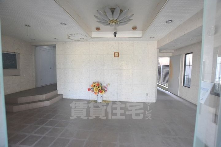 ラ・テール西田弐番館の玄関