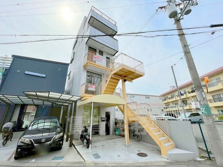 山﨑ビル住居の外観