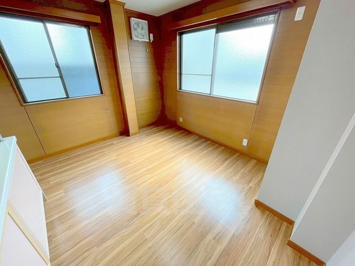 山﨑ビル住居の居間
