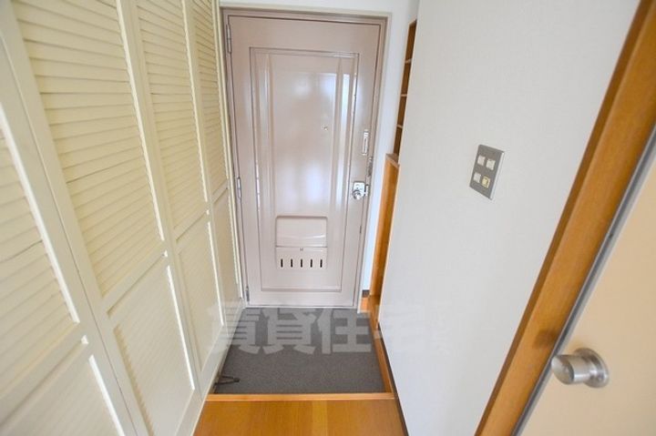 朋竹ハイツの玄関