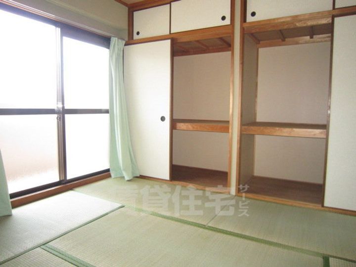 大阪府和泉市唐国町2丁目の賃貸マンションの居間