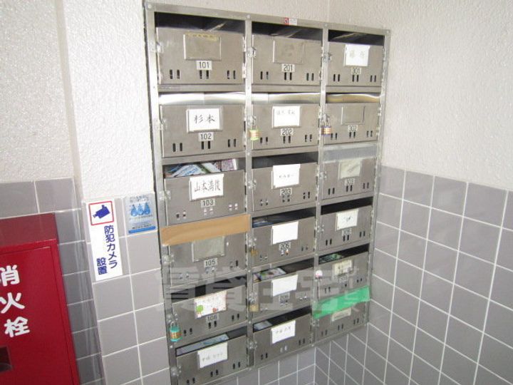 大阪府和泉市唐国町2丁目の賃貸マンションの玄関