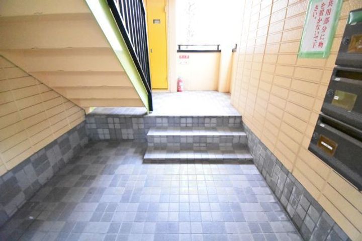大阪府高石市加茂4丁目の賃貸マンションの玄関