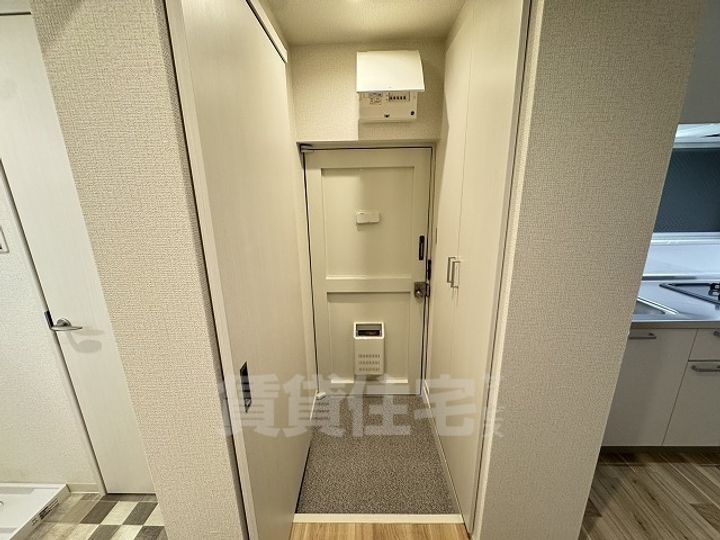 明和マンションの玄関