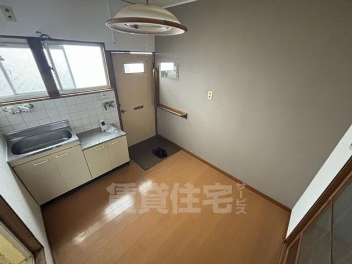 大阪府堺市北区北長尾町3丁の賃貸アパートの居間