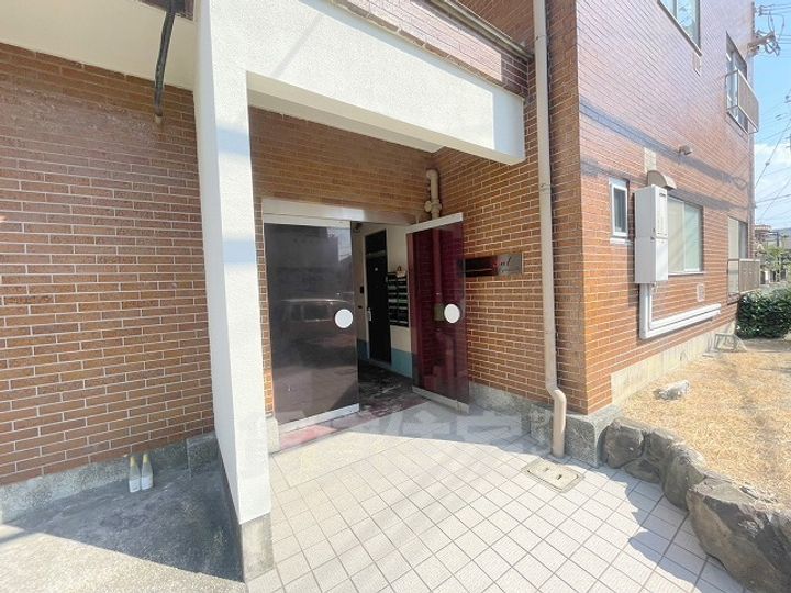 パル恵我之荘の玄関