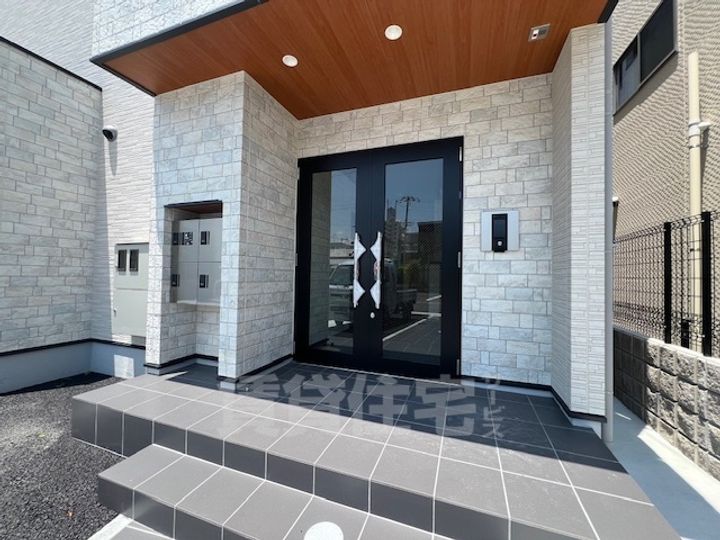 Feliz高石千代田の玄関