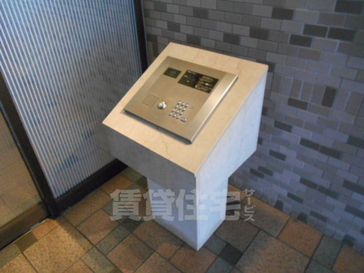 宝マンション大須の玄関