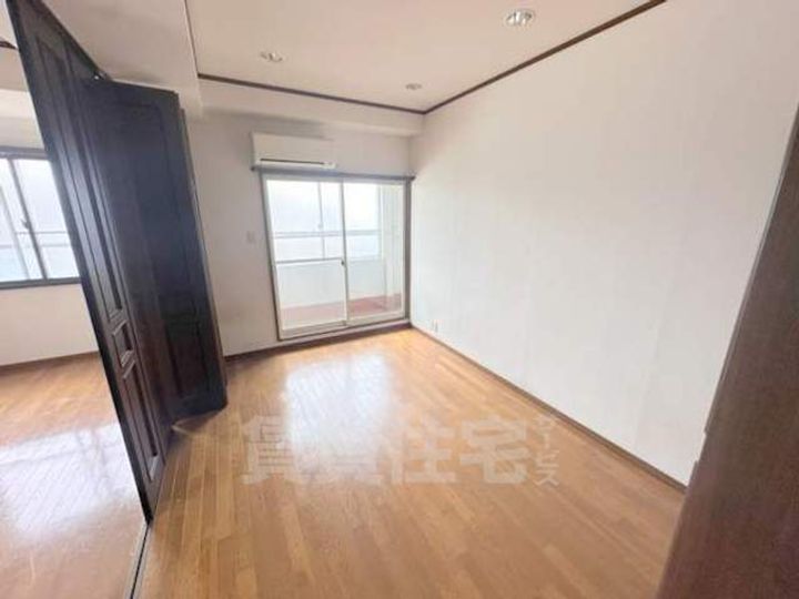 葛城マンションの居間