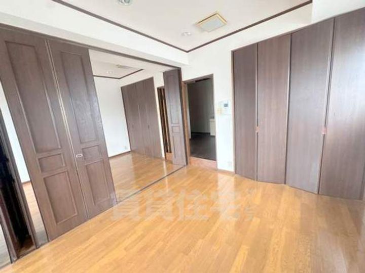 葛城マンションの居間