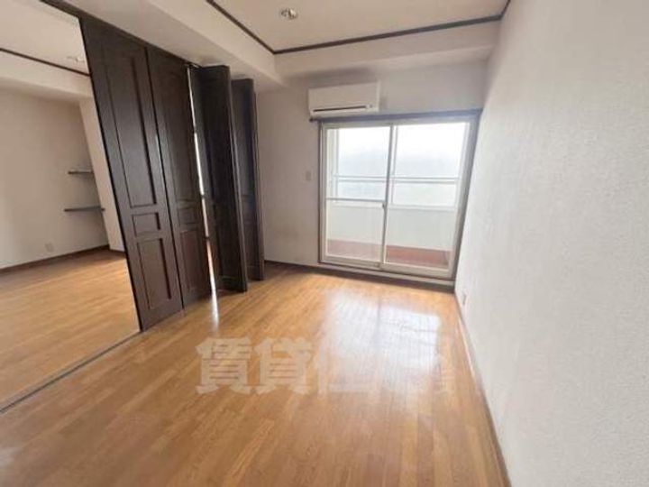 葛城マンションの居間