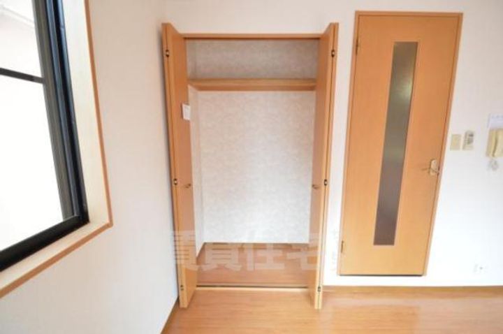 大阪府茨木市総持寺駅前町の賃貸マンションの内装