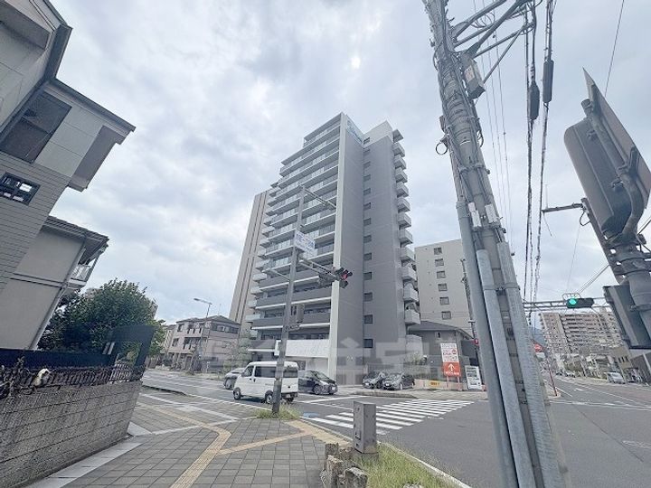 プレサンス大津京町ベルリーヴァの外観